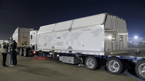 鼎点娱乐：史上最大光刻机拆箱视频发布，安装完成还需6个月