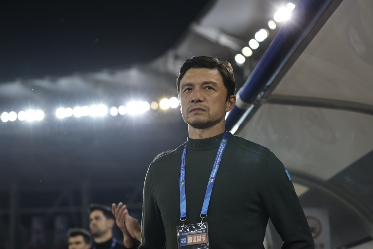 鼎点平台：媒体人：如果让谢晖把这个赛季带完，亚泰基本会锁定一个降级名额